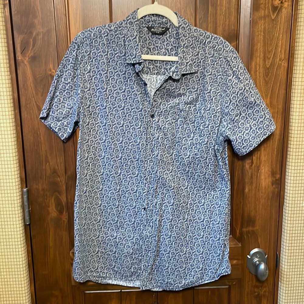 Short sleeve button up